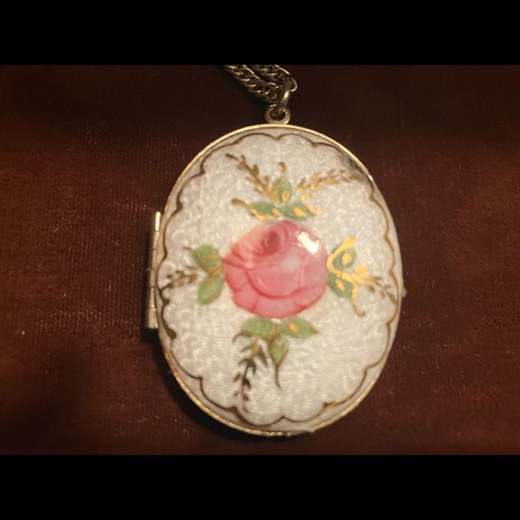Jewelry - Beautiful big rose vintage locket necklace